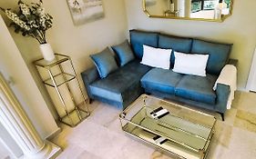 Spacious Renovated 1-Bedroom Apartment In Marbella Center With Free Parking